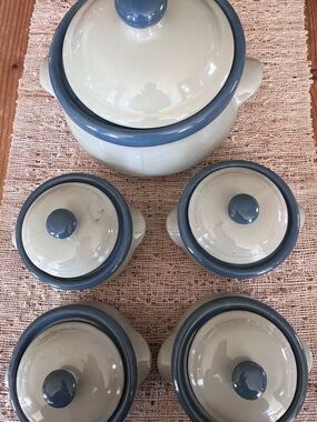 Potpourri Brand Bean Pot /4 Soup Bowls 10 piece set Earthenware